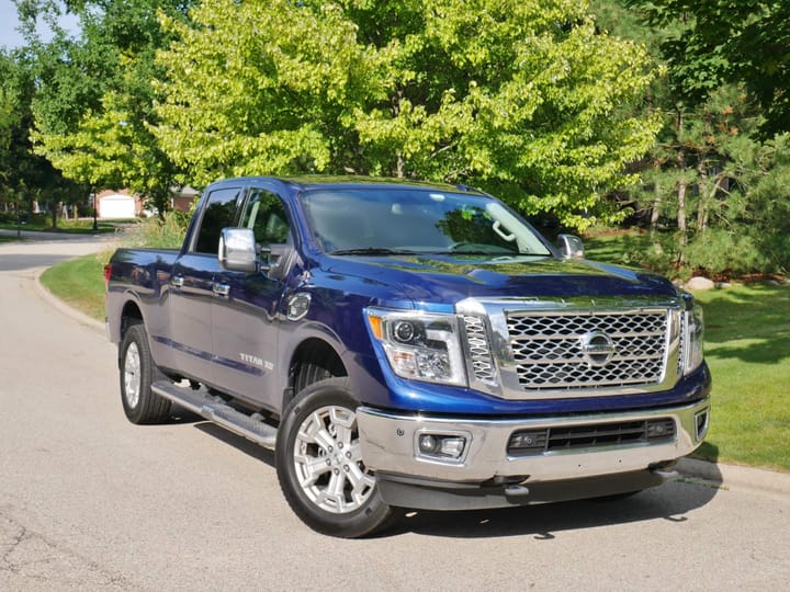 2017 Nissan Titan XD Diesel SL 4x4 Crew Cab exterior