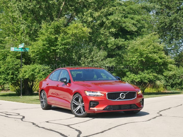 2019 Volvo S60 T6 R-Design exterior