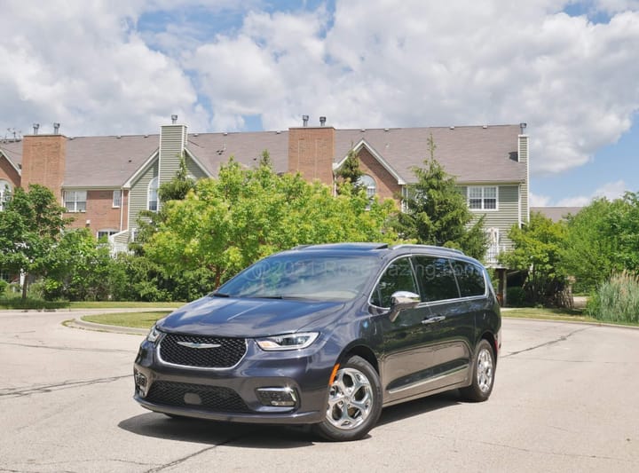 2021 Chrysler Pacifica Limited Hybrid PHEV exterior