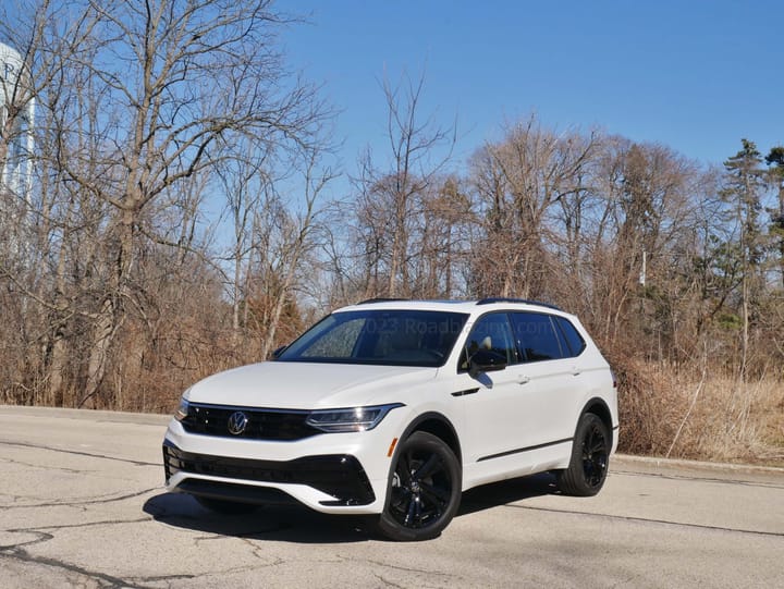 2023 Volkswagen Tiguan SE R-Line Black 3-Row exterior