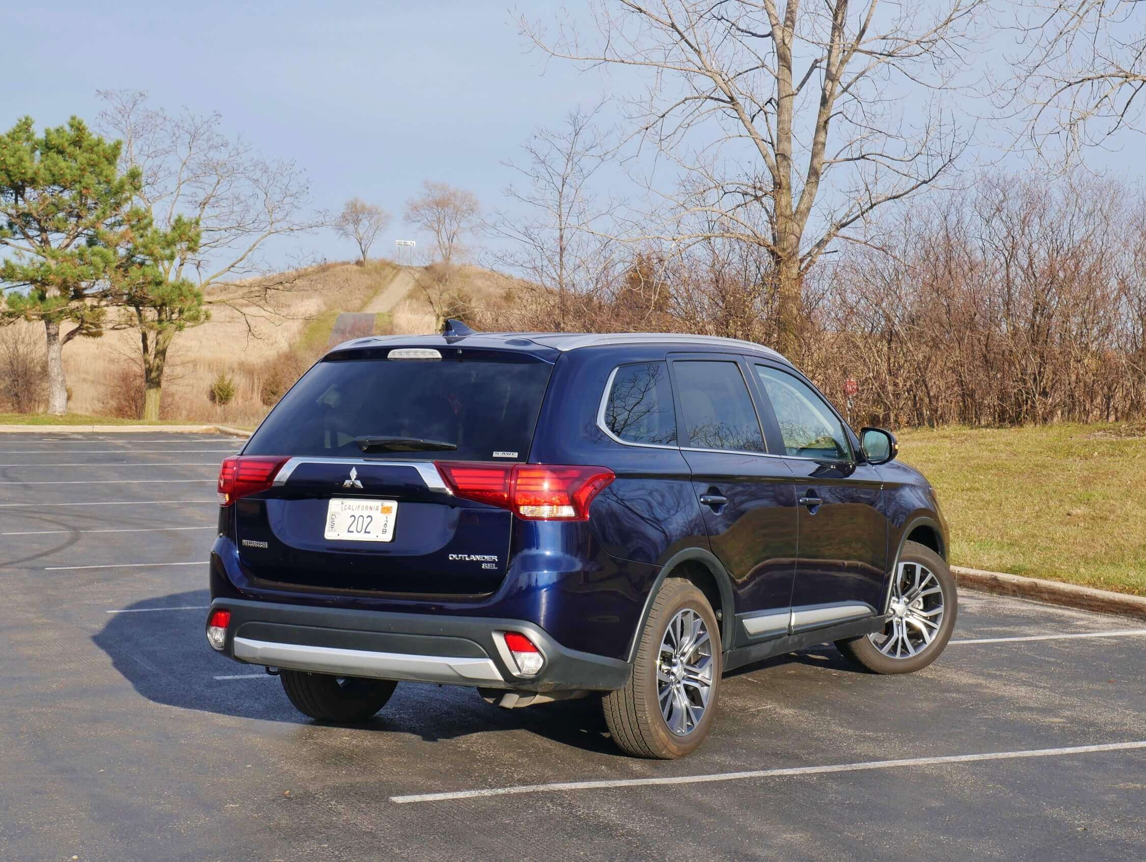 2018 Mitsubishi Outlander 2.4 SEL AWC: Std. 18" alloy wheels, plenty of chrome, simulated skid plates and wrap-around boomerang LED light assemblies keep things interesting looking