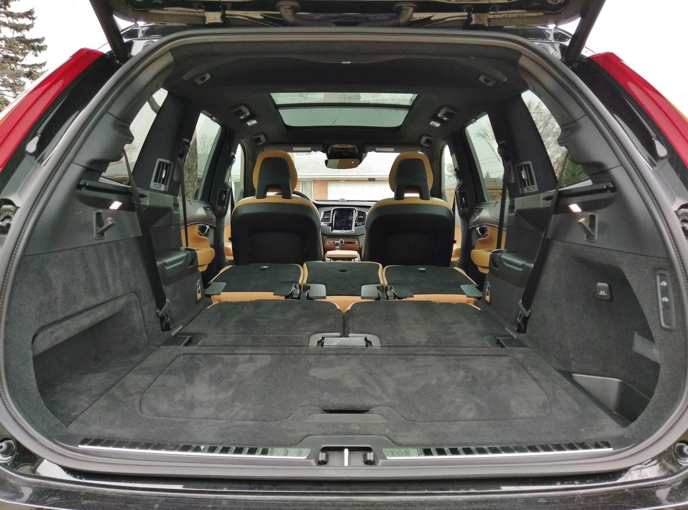 2017 XC90 T6 AWD Inscription: Fully expanded cargo hold