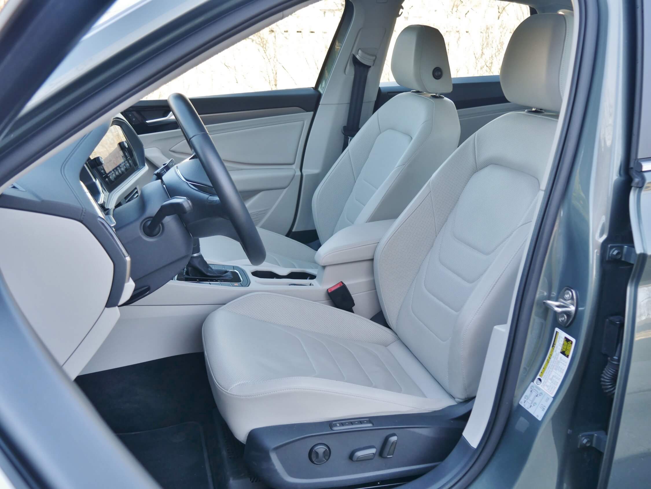 2019 Volkswagen Jetta SEL Premium: leather seats, heated cooled front, 8-way power driver's, 3-position driver's memory, heated tilt/ telescoping leather steering wheel