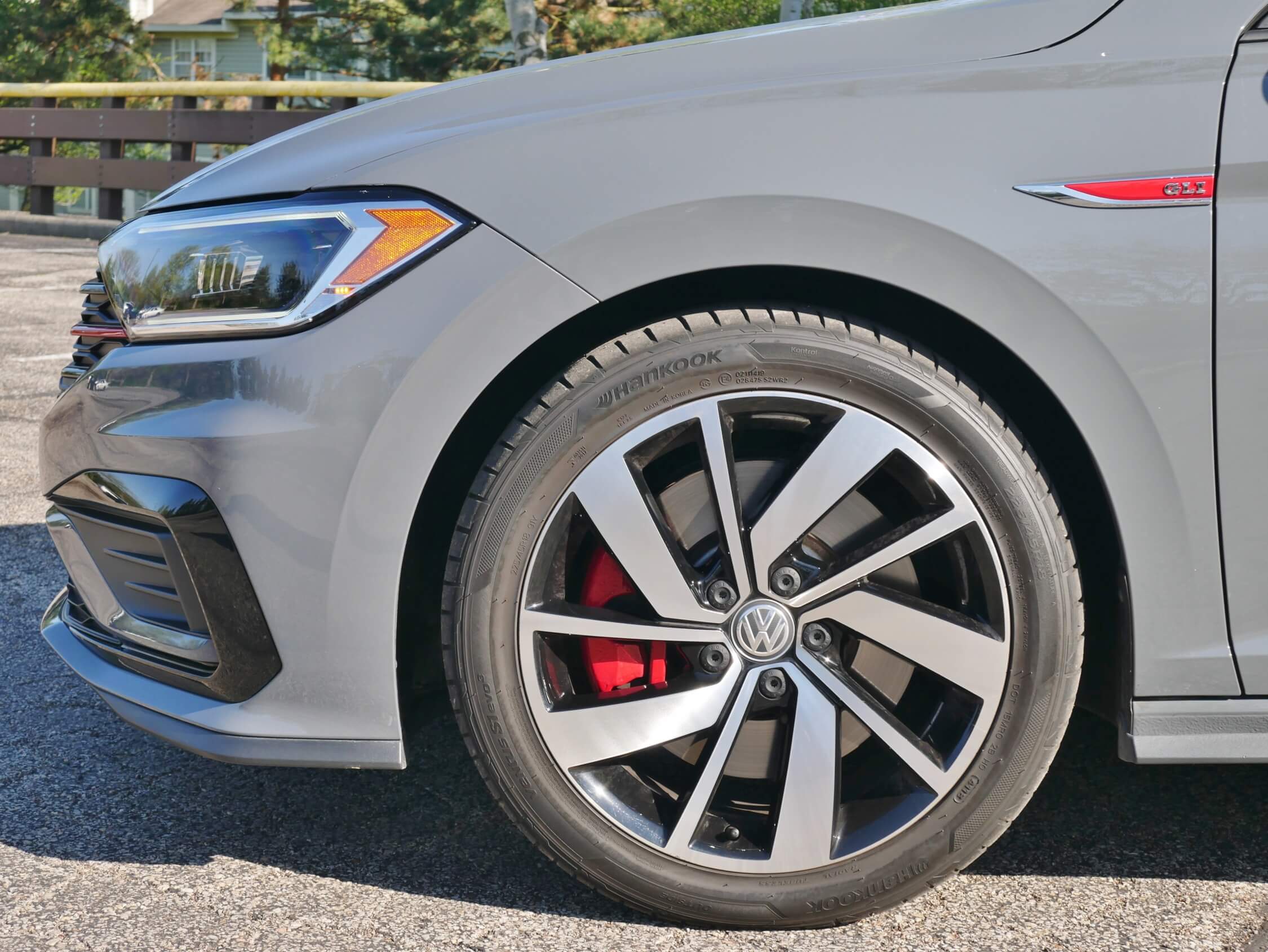 2019 Volkswagen Jetta GLI Autobahn: MQB platform delivers quicker rebound, and especially impressive grip when fitted with Opt. 3 season UHP tires. Oversized 13" front brake rotors adopted from Golf RS dissipate heat.