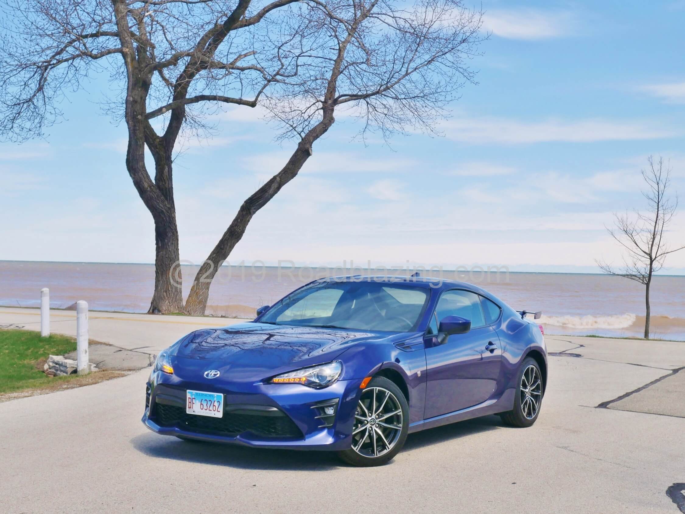 2019 Toyota 86 GT: Oceanic Blue emerges from stormy surf of Milwaukee's Lake Michigan shoreline, with straked front fascia corners contributing to low 0.27 Cd drag; LED lights and amber LED directionals now included