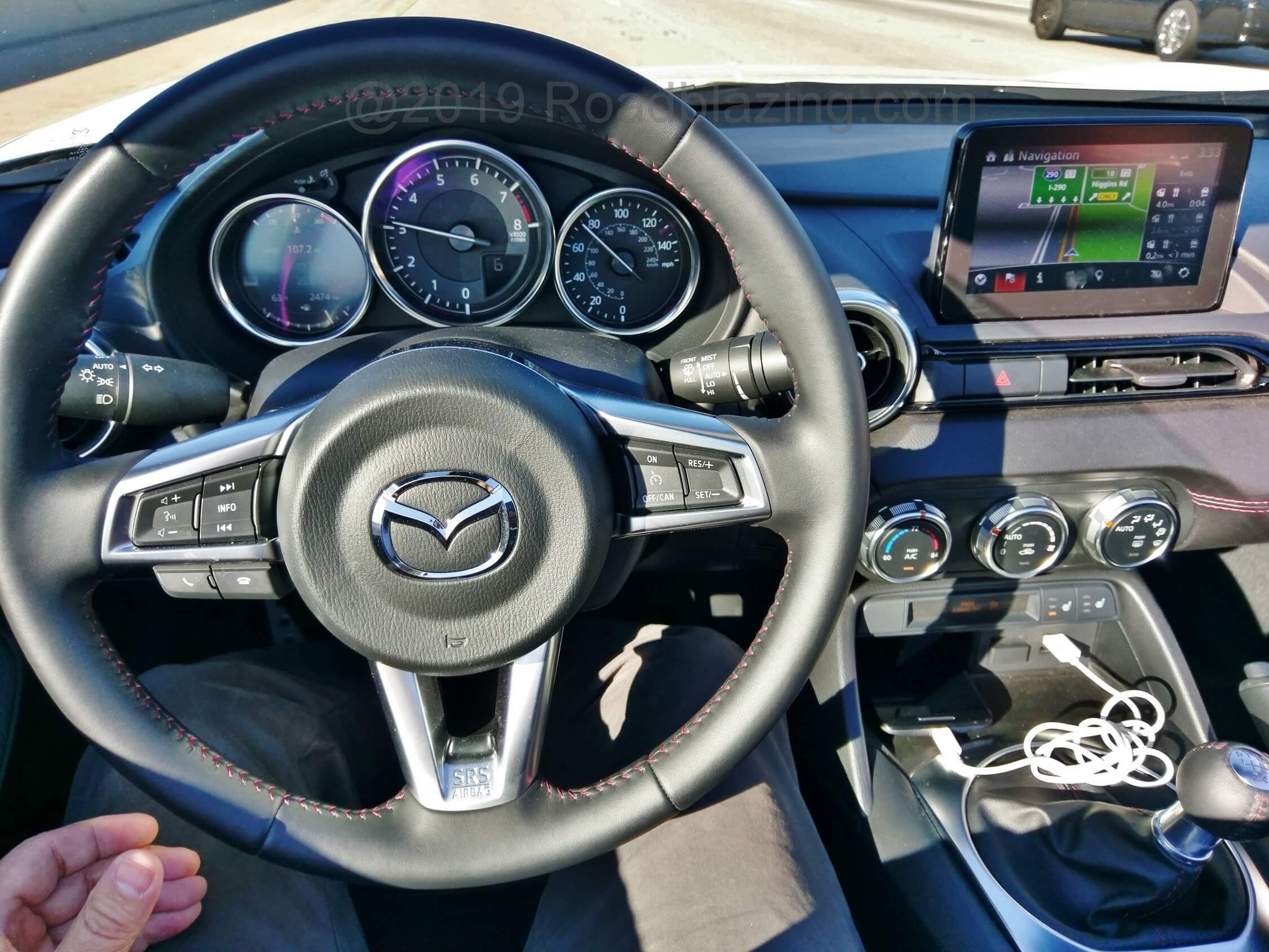 2019 Mazda MX-5 Grand Touring: Cockpit instrumentation while driving