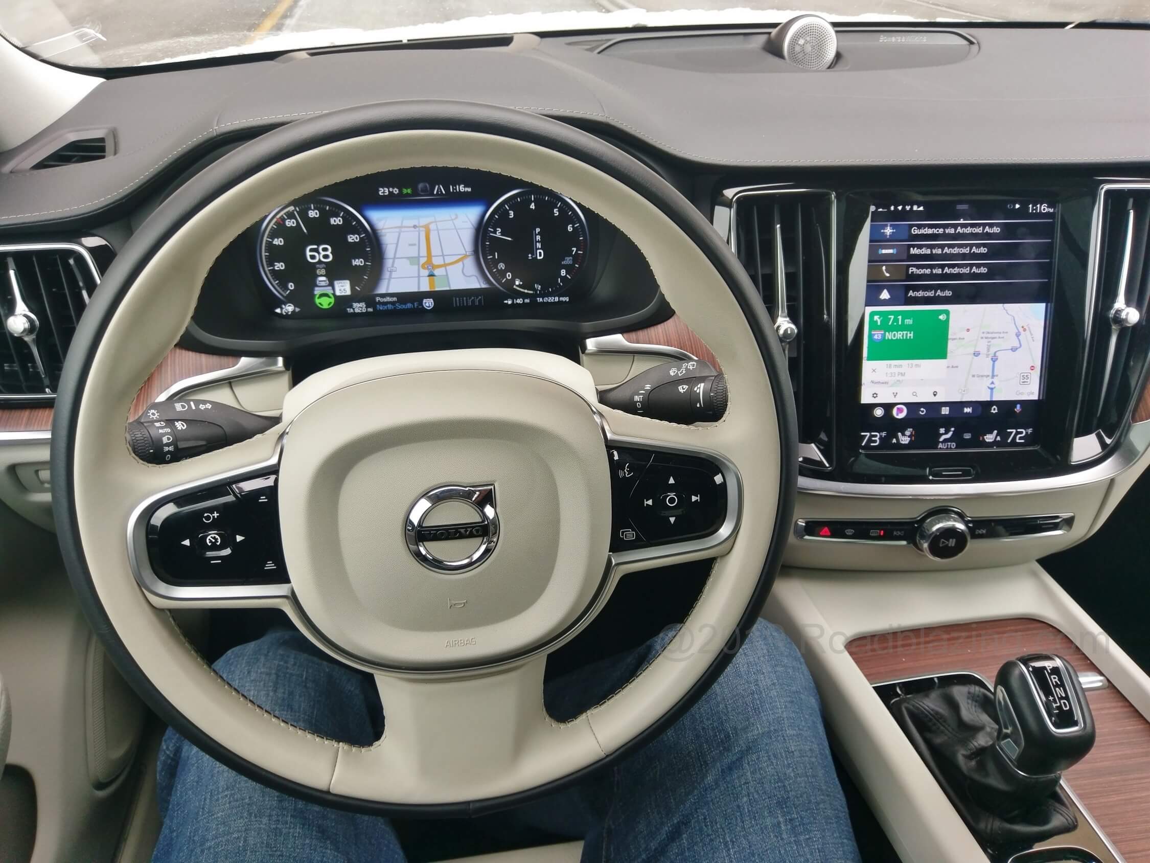 2020 Volvo V60 T5 AWD Cross Country: Sensus map displayed in virtual gauge cluster and Android Auto Google Maps shown in Sensus 9.2" media screen