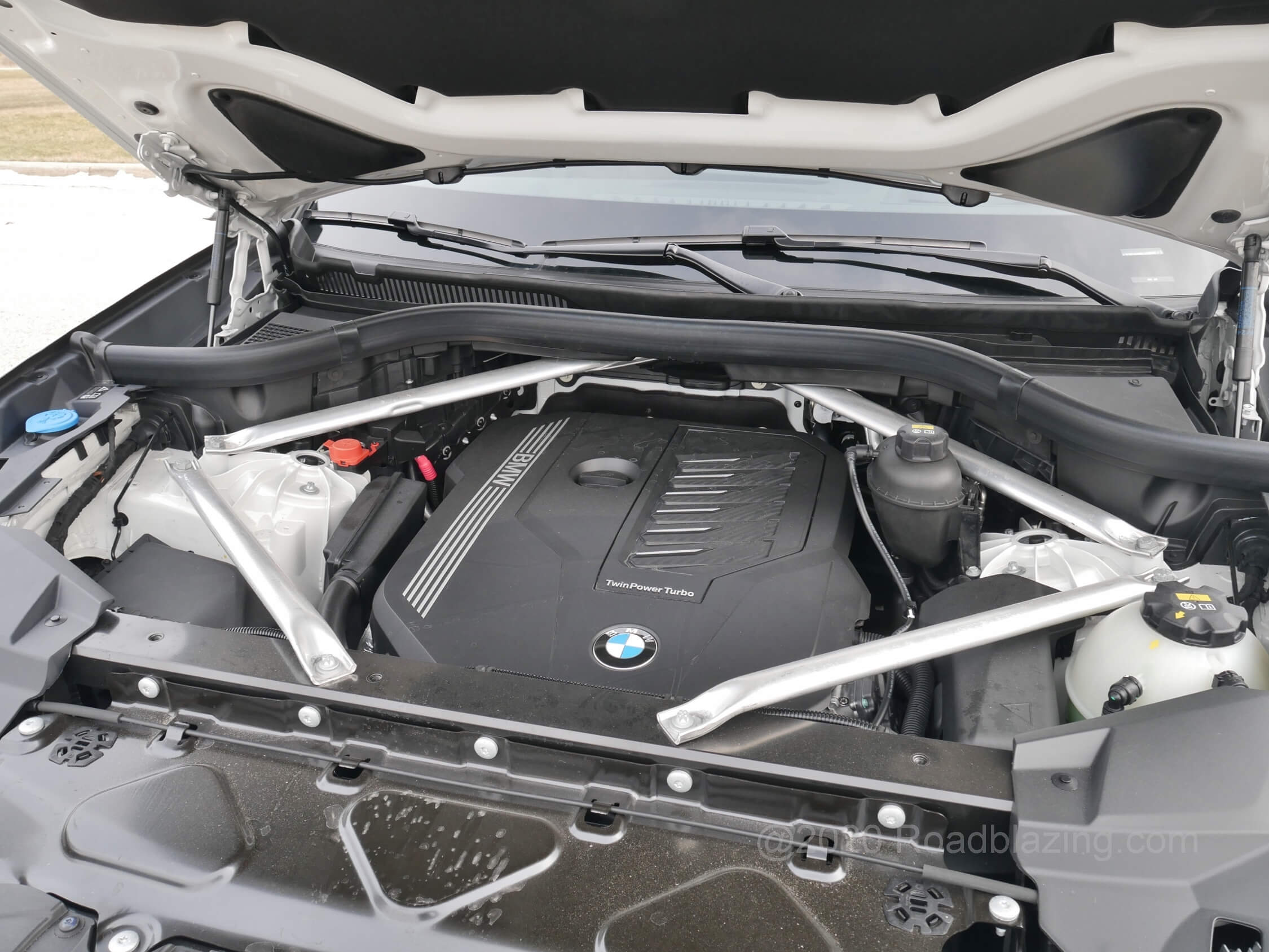 2020 BMW X6 xDrive 40i: new B55 twin-scroll turbo DOHC gas I-6 + 8-speed ZF autobox + open differential rear biased all-wheel drive