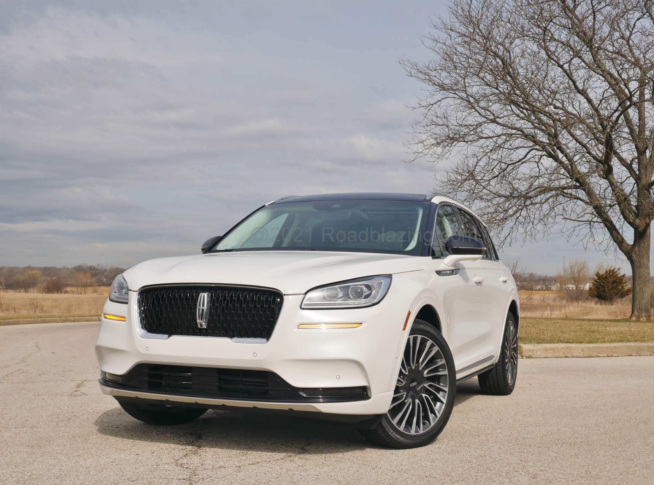 2021 Lincoln Corsair 2.3T AWD Reserve: For the discerning taste in modest grilles