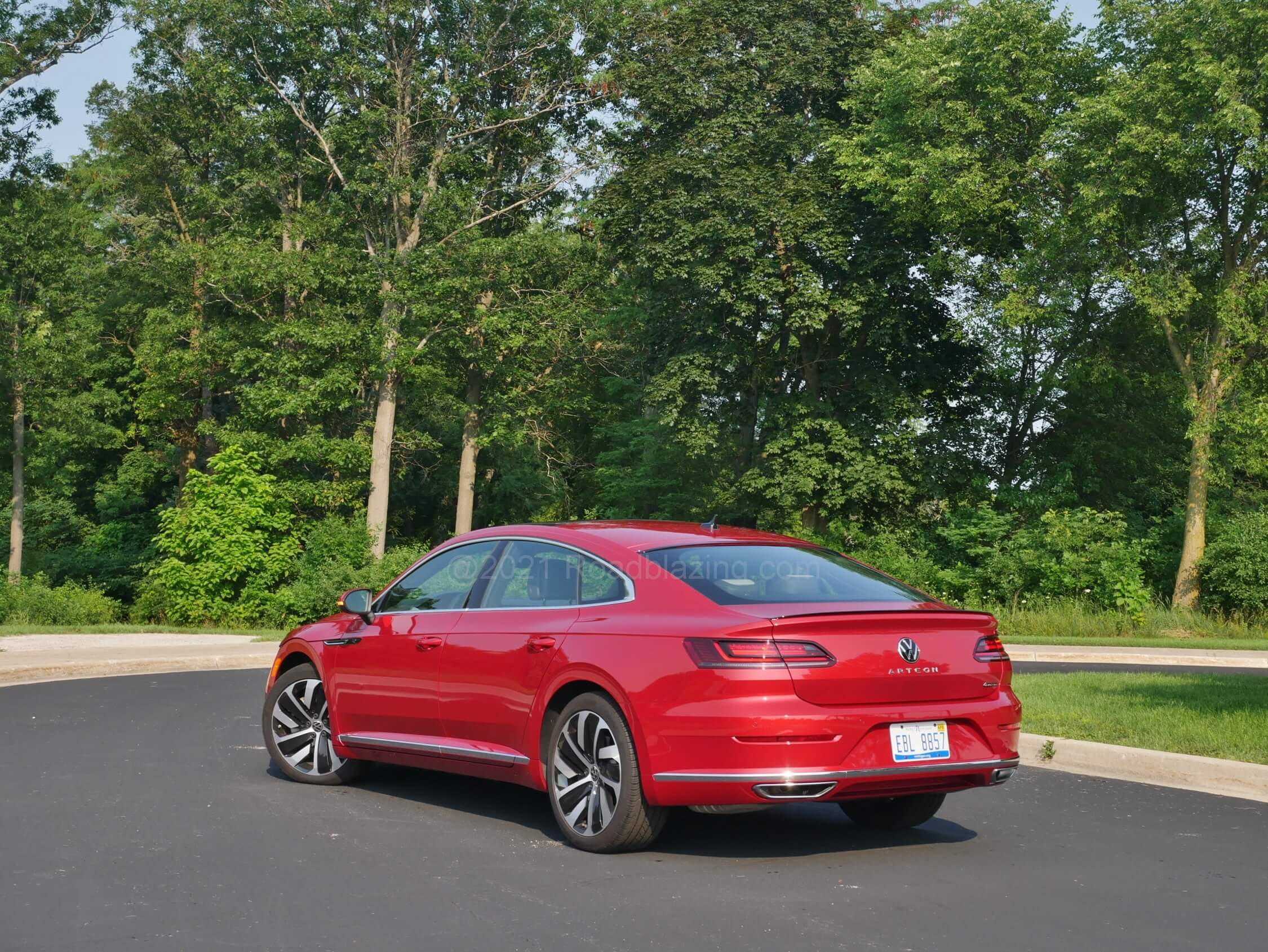 2021 Volkswagen Arteon 2.0T SEL R-Line 4Motion: "Artem" (Latin for "lines") include muscular fenders, flared rear quarters and a fastback profile for this executive sportback