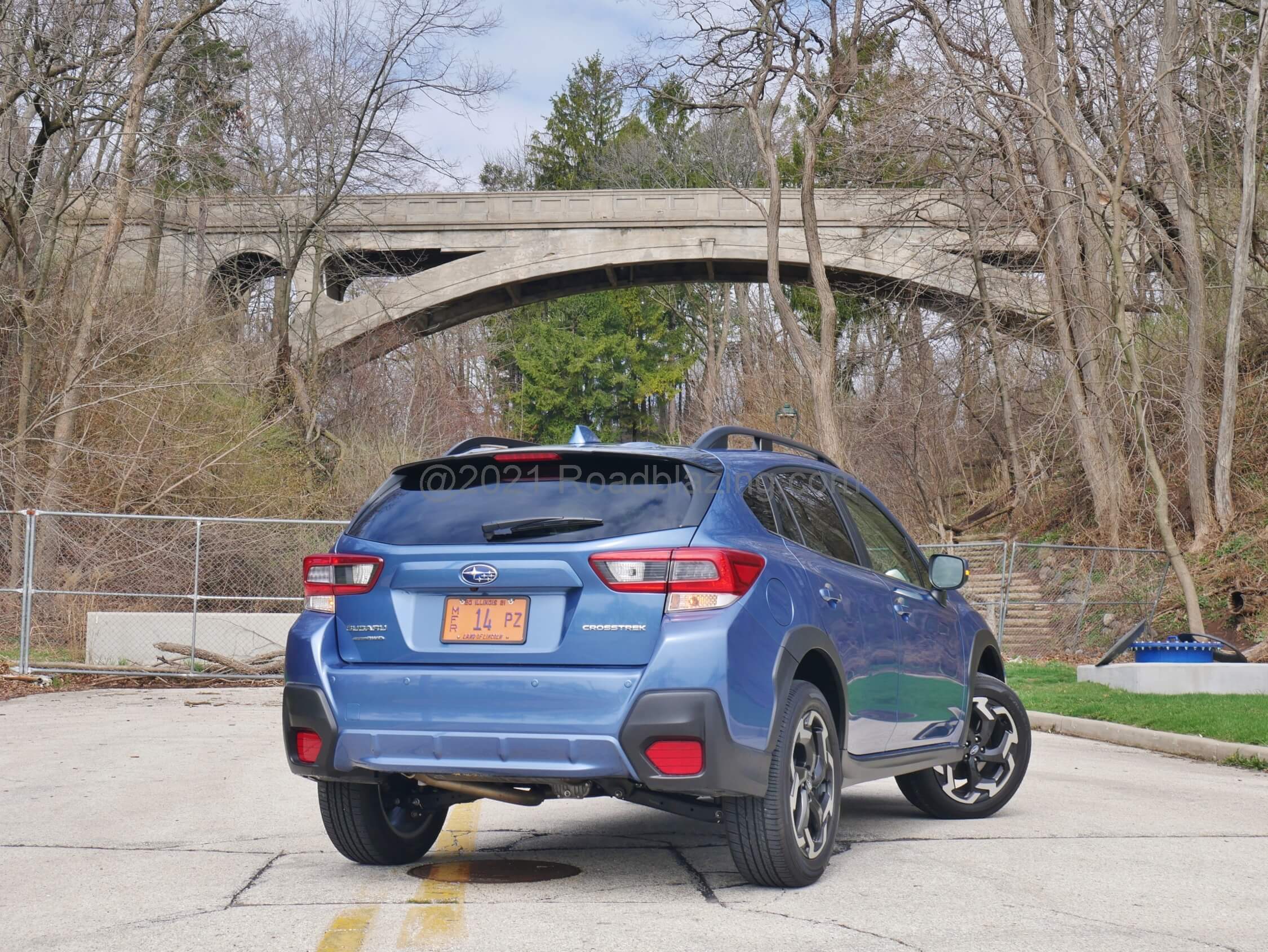 2021 Subaru Crosstrek Limited 2.5L: dark lower bumper corner cladding accentuates rear quarters while thinner wrap-around taillamps are adopted.