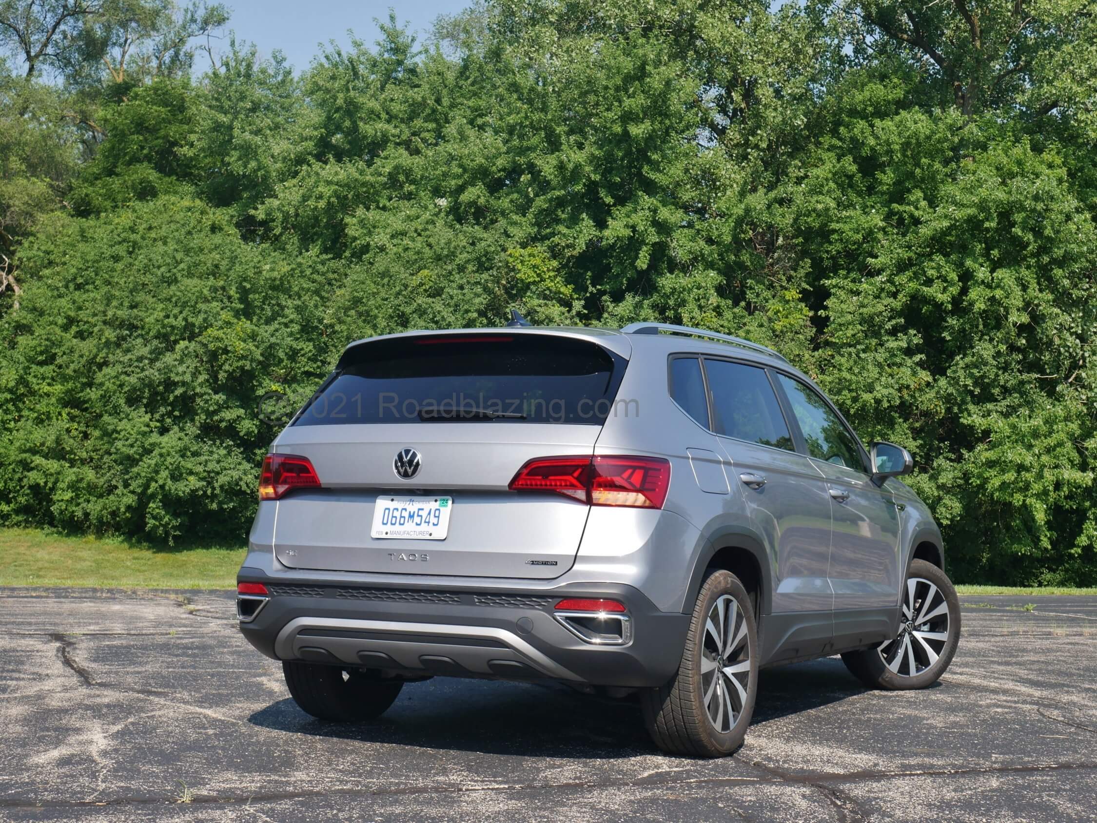 2022 Volkswagen Taos SE 4Motion: dual lower rear corner exhaust outlet bezels are simulated as is the rear metallic skid plate