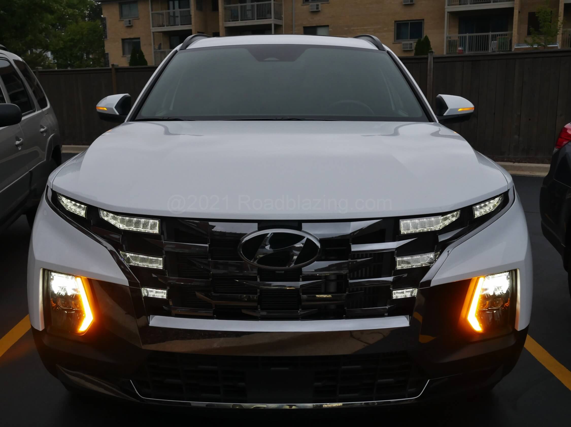 2022 Hyundai Santa Cruz 2.5T Limited AWD: Parametric Hidden LEDs form dual boomerang DRL array in grille