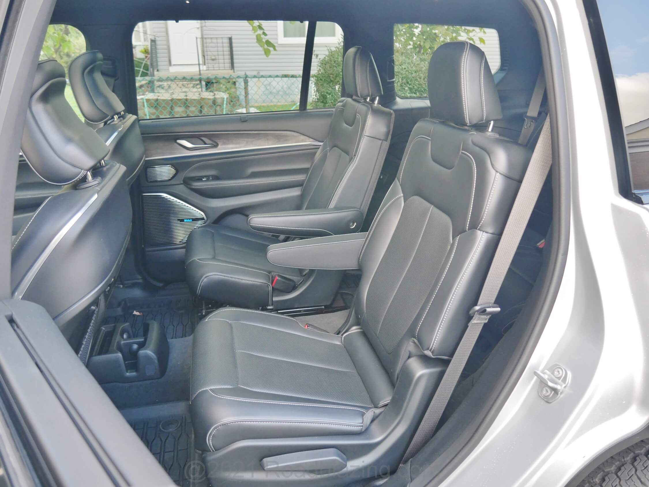 2021 Jeep Grand Cherokee L Overland 5.7L 4x4: standard Row 2 captain chair seating, w/ opt. heating & power seatback fold