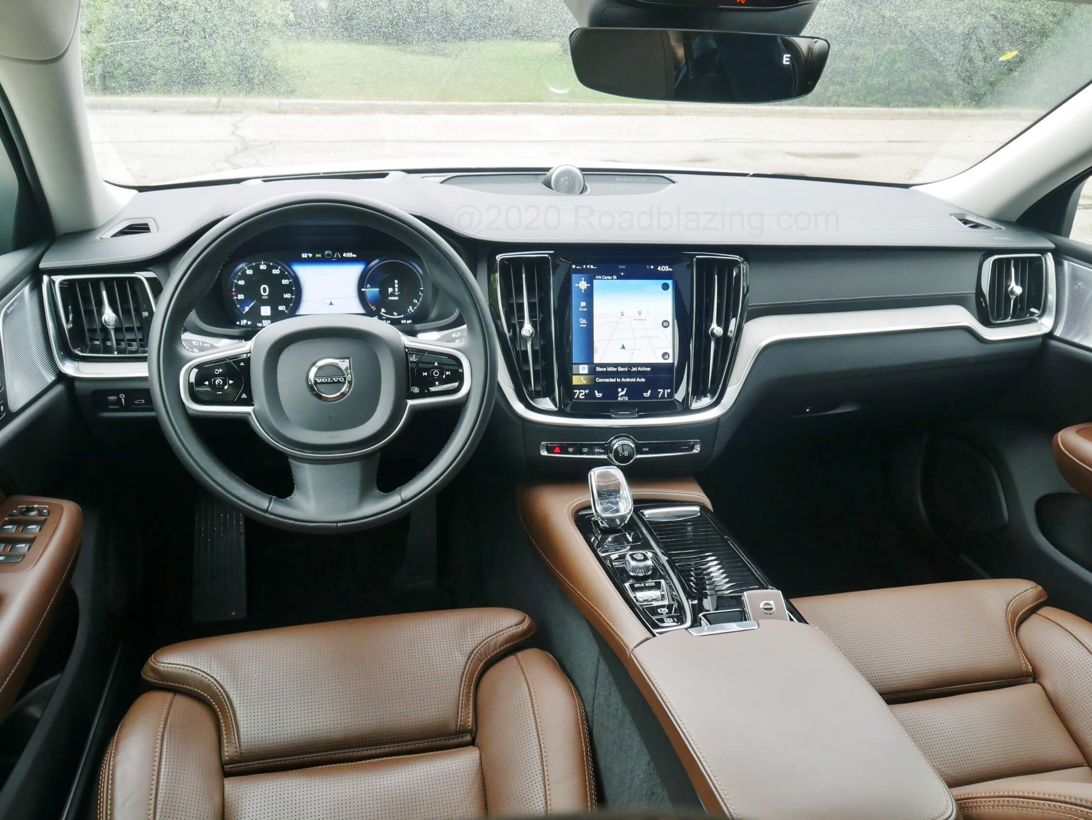 2020 Volvo S60 T8 AWD PHEV: Sensus displays duplicate portrait navigation map in instrument cluster