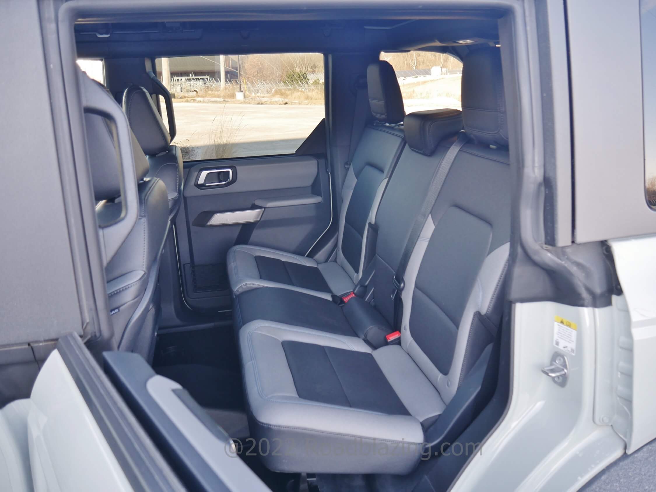 2021 Ford Bronco 4-Door Black Diamond 4x4 2.3T: Row 2 bench seating