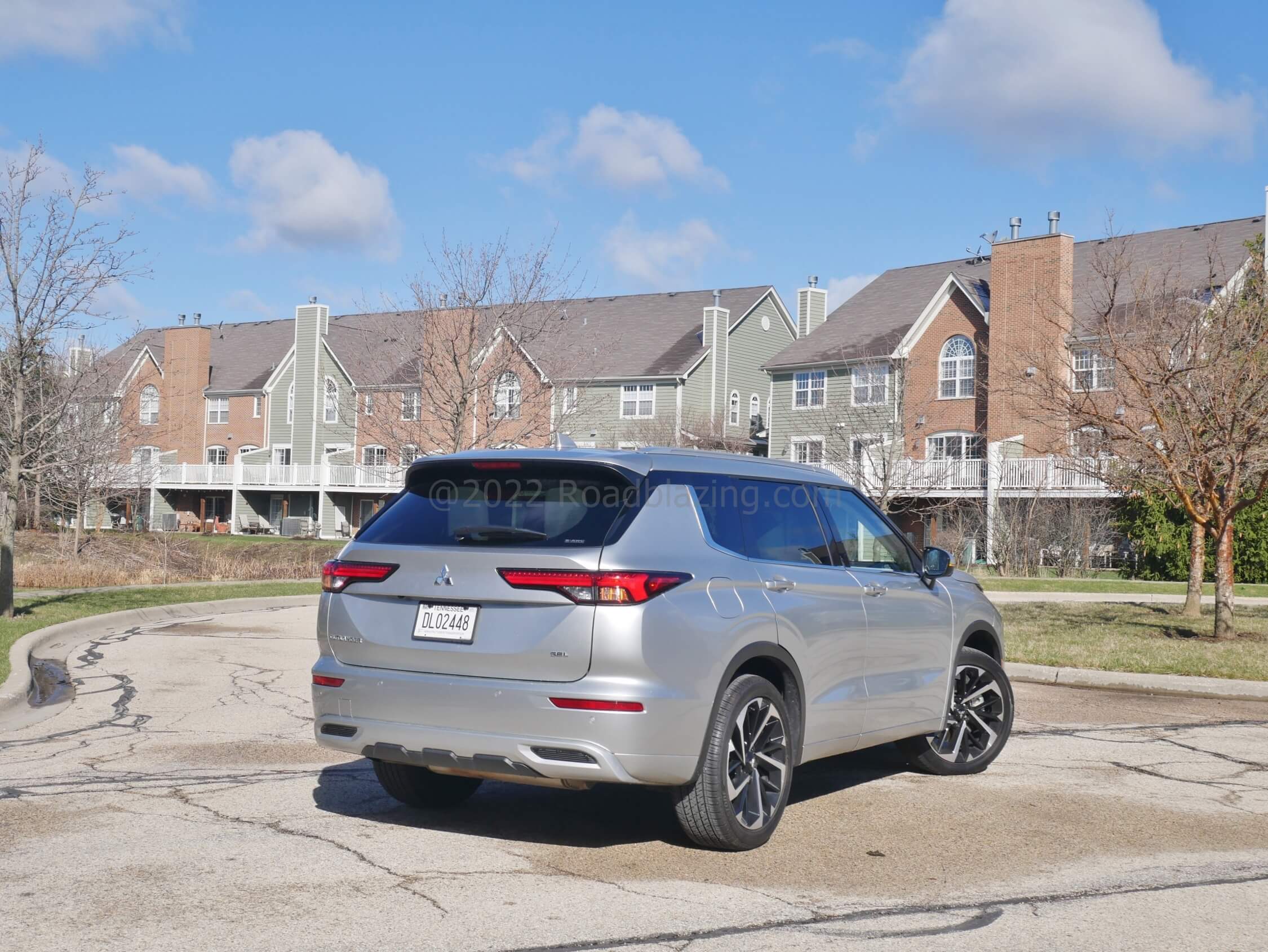 2022 Mitsubishi Outlander 2.5L SEL AWC: "Floating roof" implemented