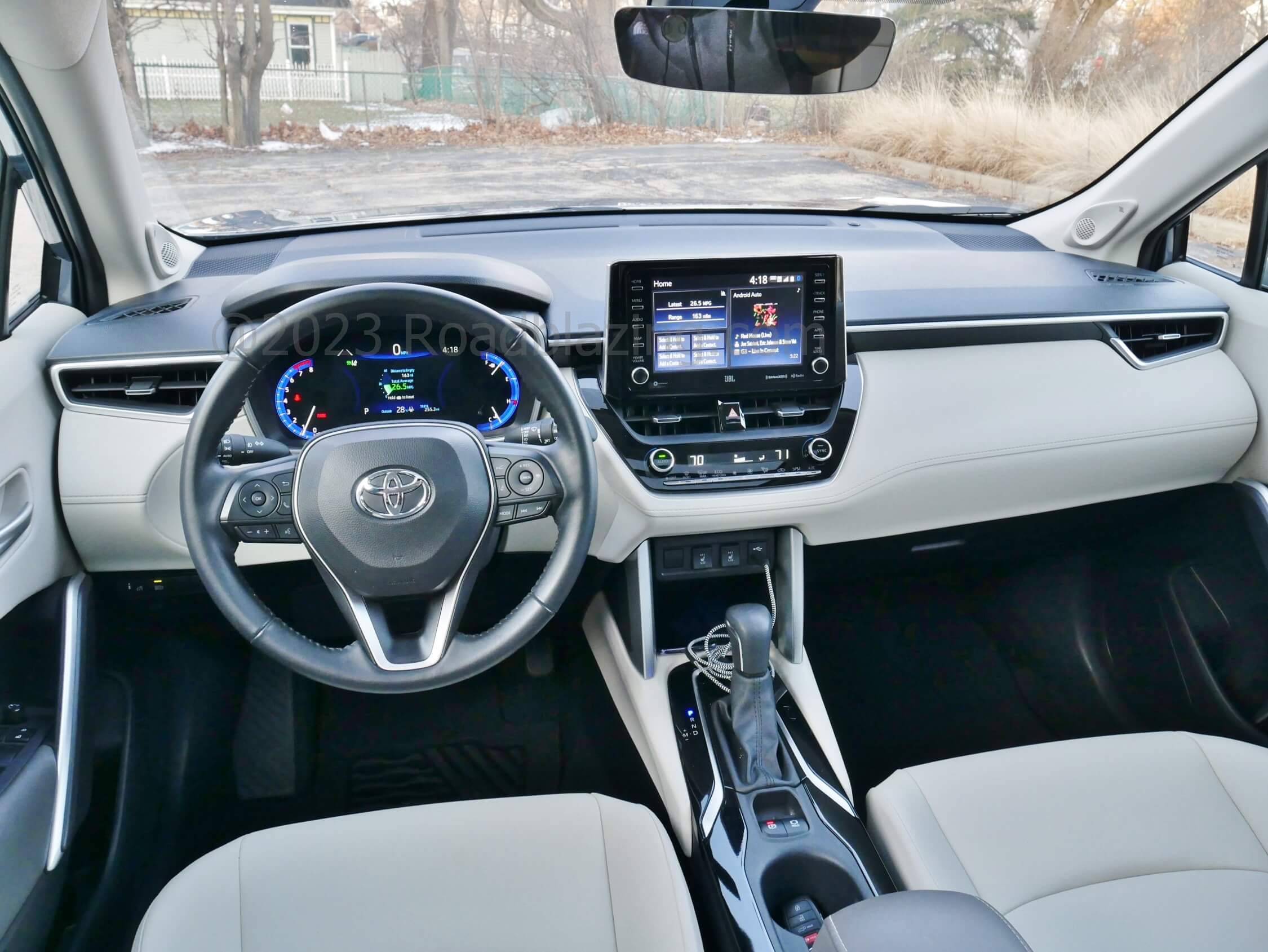 2022 Toyota Corolla Cross XLE AWD: rather airy low clutter cockpit straight out of a Corolla Hatchback, retains hard dash top.