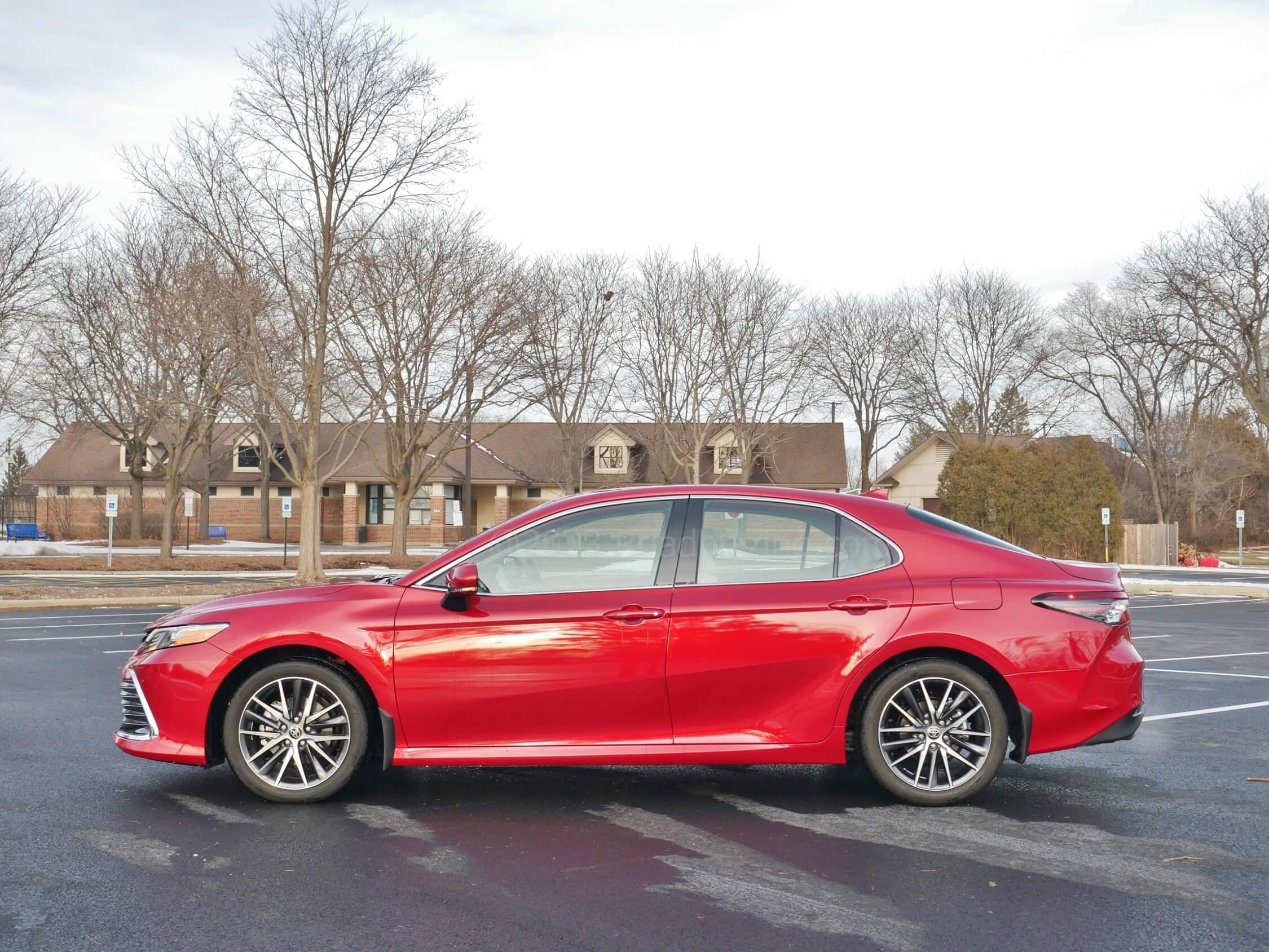 2023 Toyota Camry Hybrid XLE: first application of sleek to the Camry