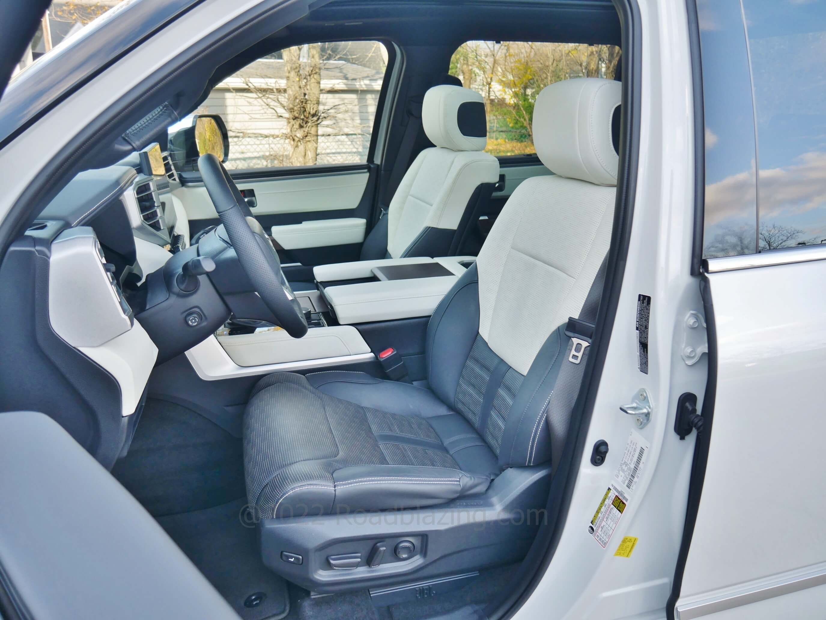 2022 Toyota Tundra CrewCab Capstone 4x4: nappa leather 8 way power front seats with power adjust steering wheel