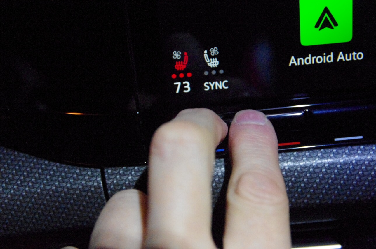 2022 Volkswagen Golf R: frustrating finger trace switchgear 